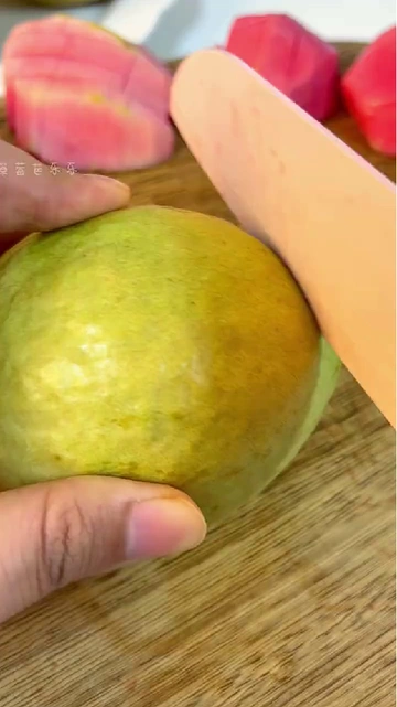 秋日味蕾焕新指南：福建草莓红心奶油芭乐来袭！