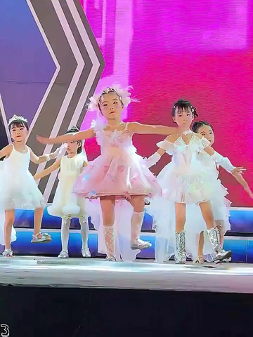 快冲！一支搞定宝贝舞台妆！！