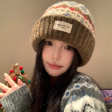 经典复古风🔥 一顶点燃秋冬的时尚焦点！