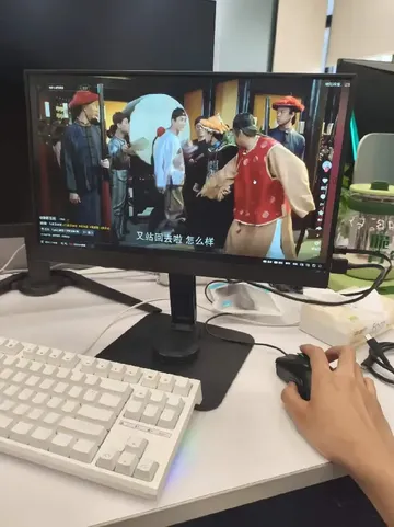 高效办公娱乐新体验✔快来get这款UNEW便携屏显示器支架