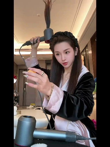 55亿水润负离子，吹完头发水润到爆！