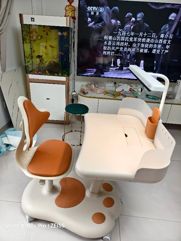 🤳：让我看看是谁还在为孩子学习桌椅发愁❗️
