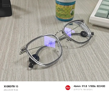 盈强韧的β钛材质，戴起来毫无压迫感