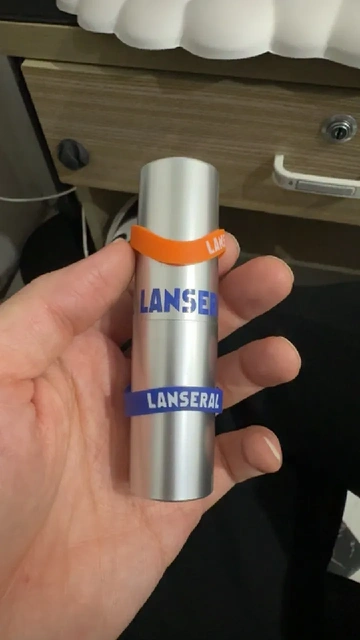 还在为眼周问题烦恼？快来看看这款蓝系眼部精华棒~