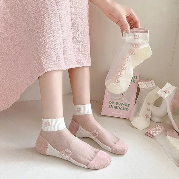 夏日美袜必备！莫代尔短袜焕新你的穿搭