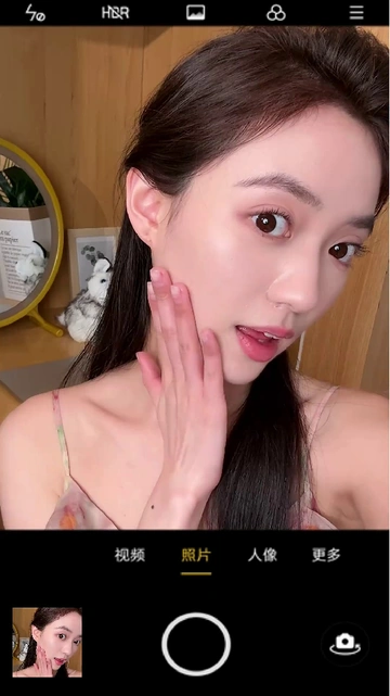 🤳：让我看看是谁还没找到超绝防晒霜❗️