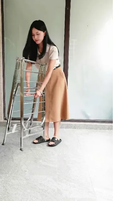 还在为晾晒发愁？这款晾衣架轻松打造整洁阳台✨